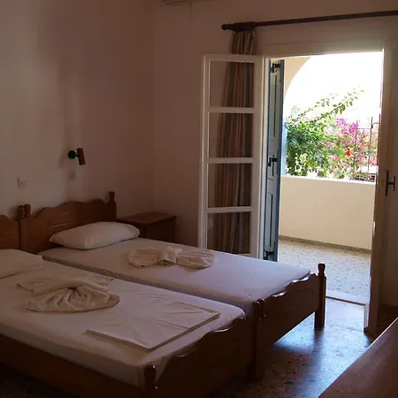 Drossos 4* Perissa (Santorini)
