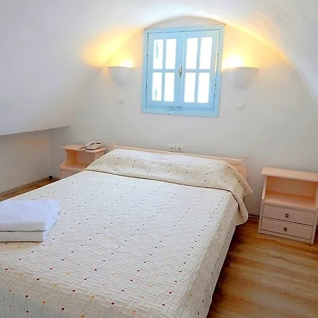 Drossos 4* Perissa (Santorini)
