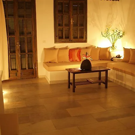 Drossos Perissa (Santorini)