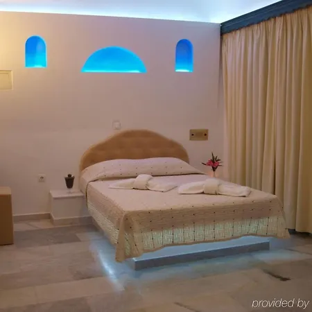 Drossos 4* Perissa (Santorini)
