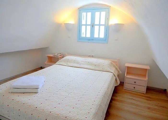 Drossos 4* Perissa (Santorini)